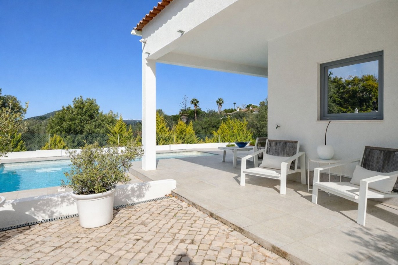 Luxury 3-bedroom villa with pool, for sale in Loulé, Algarve, Portugal_359675