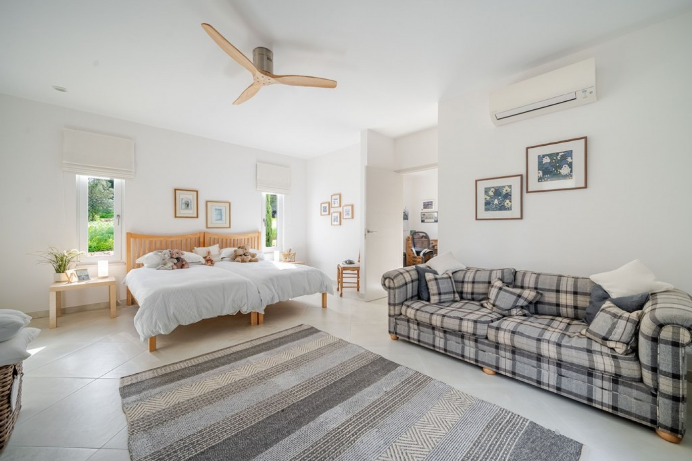 Luxury 3-bedroom villa with pool, for sale in Loulé, Algarve, Portugal_359679