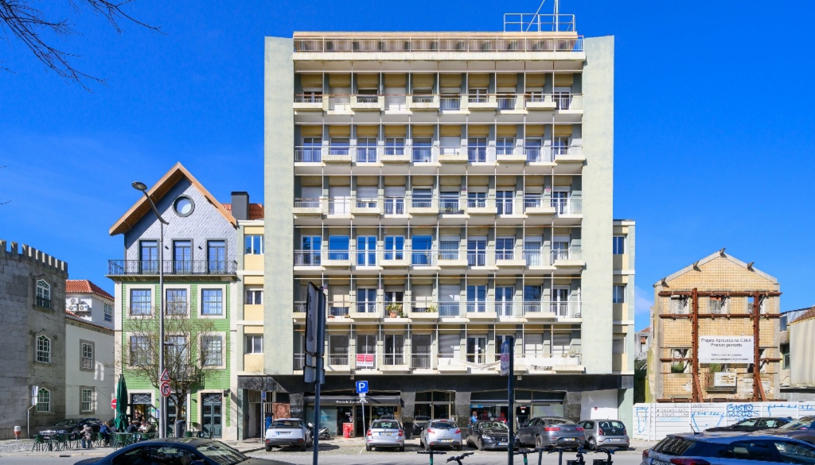 Apartment with balcony to rent in Passeio Alegre in Porto, Portugal_359700