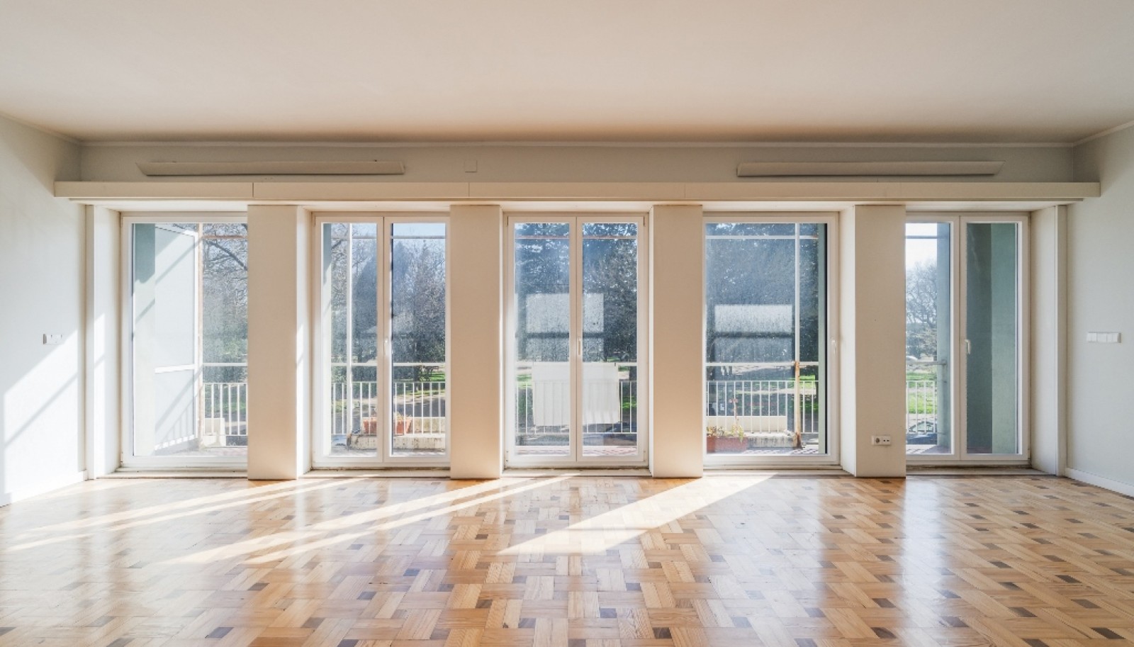 Apartment with balcony to rent in Passeio Alegre in Porto, Portugal_359708