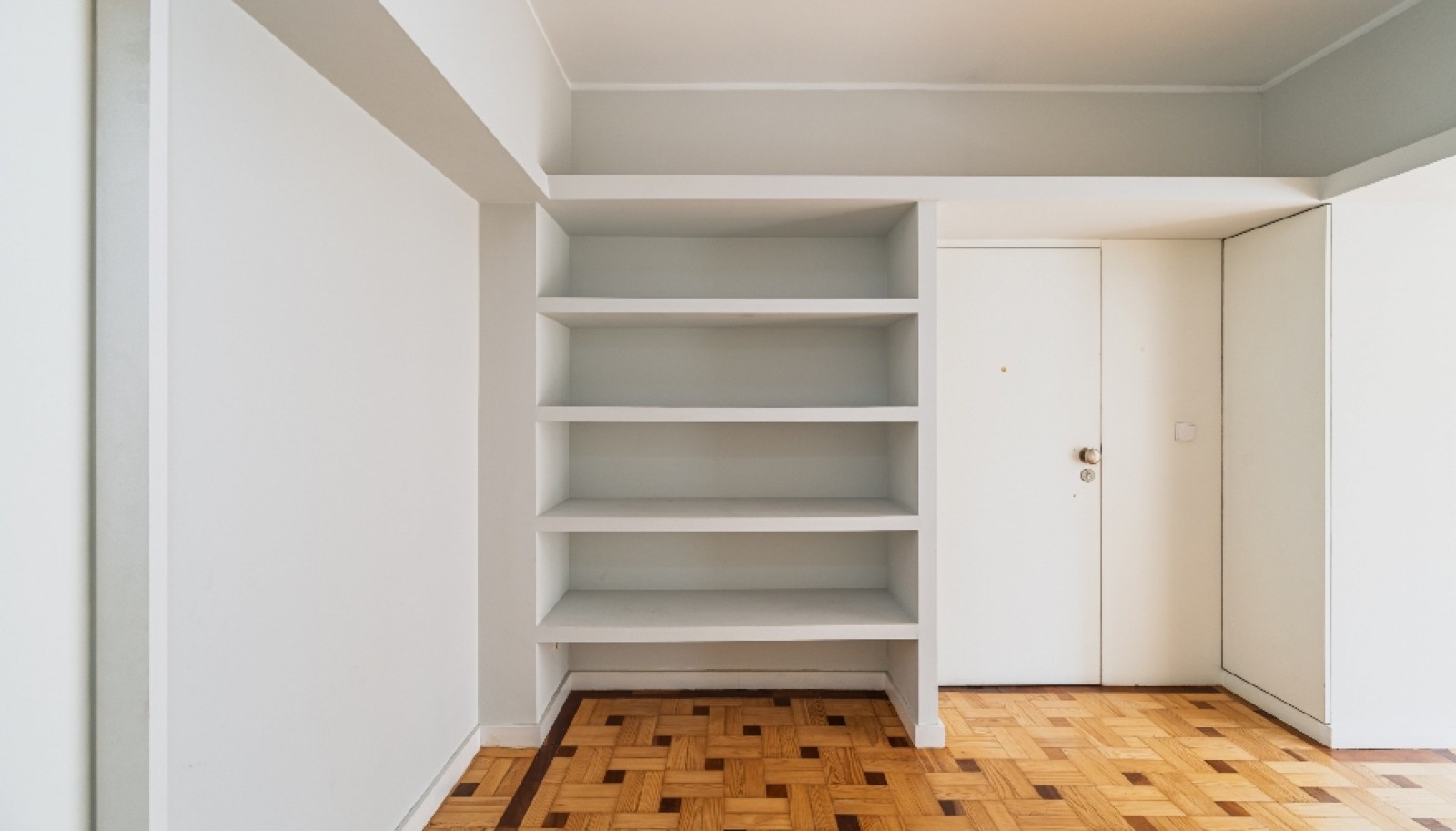 Apartment with balcony to rent in Passeio Alegre in Porto, Portugal_359710