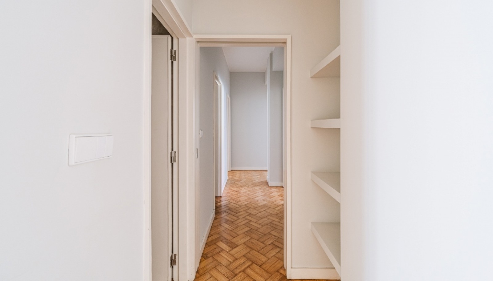 Apartment with balcony to rent in Passeio Alegre in Porto, Portugal_359711