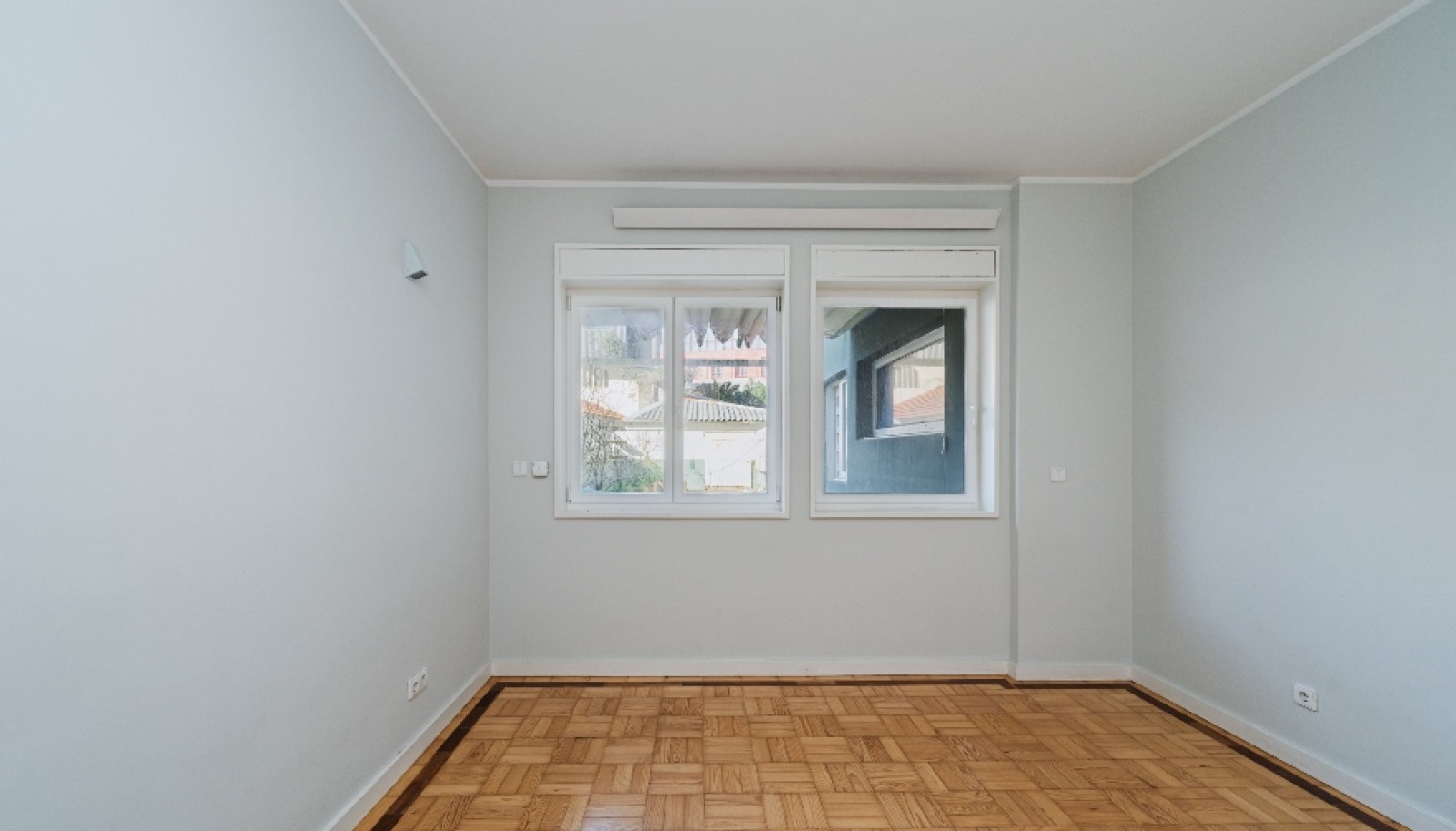 Apartment with balcony to rent in Passeio Alegre in Porto, Portugal_359713