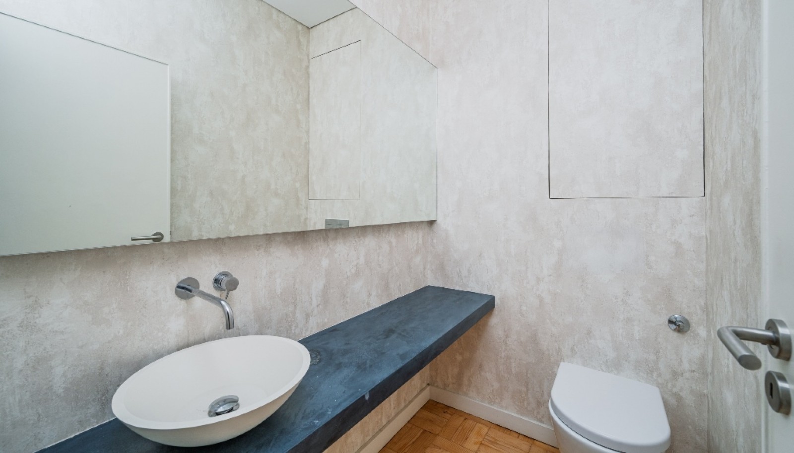 Apartment with balcony to rent in Passeio Alegre in Porto, Portugal_359715