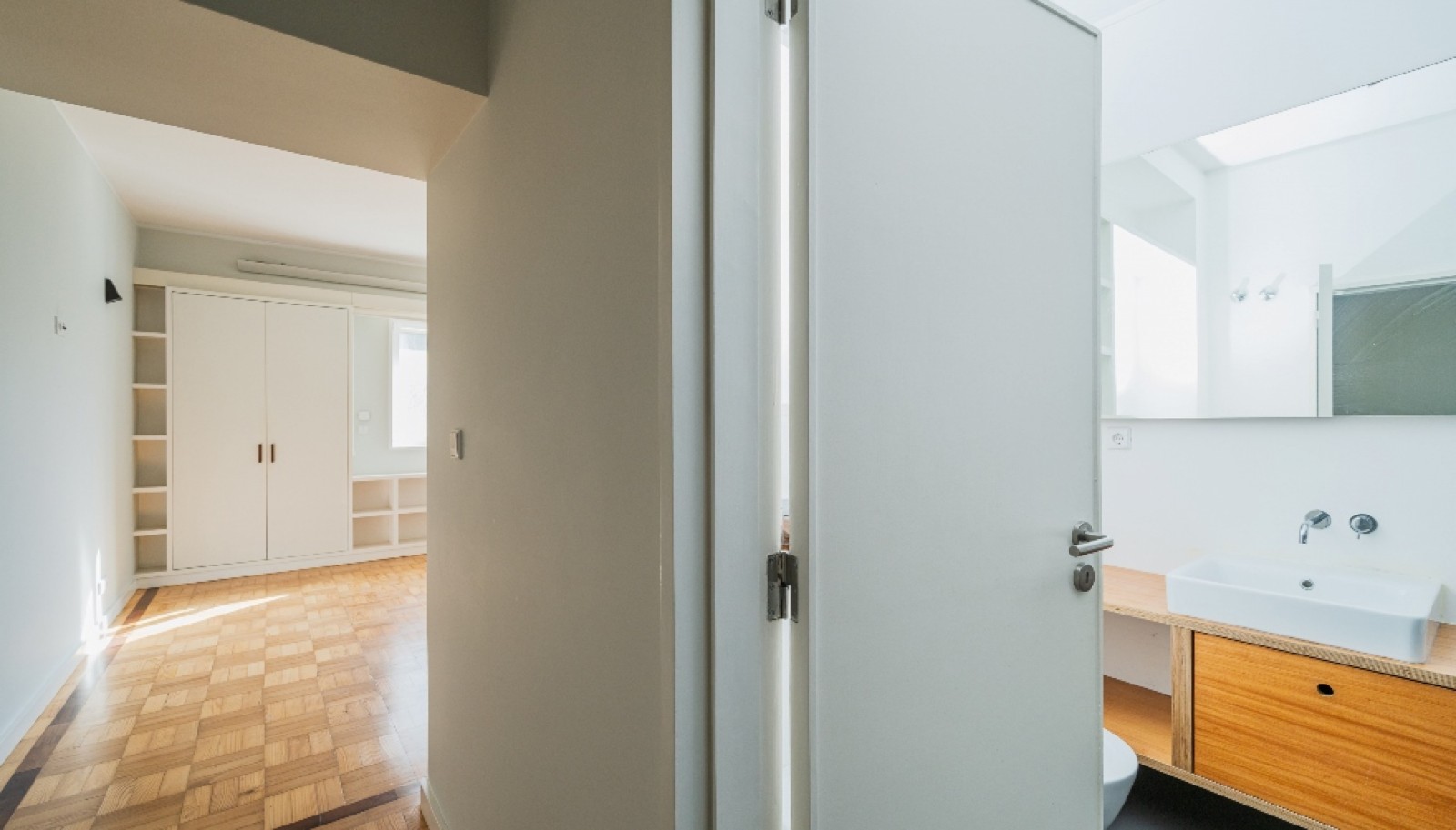 Apartment with balcony to rent in Passeio Alegre in Porto, Portugal_359718