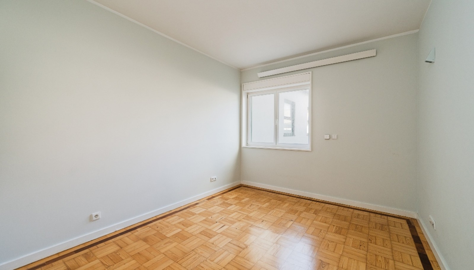 Apartment with balcony to rent in Passeio Alegre in Porto, Portugal_359719