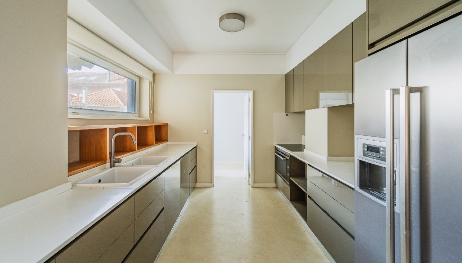 Apartment with balcony to rent in Passeio Alegre in Porto, Portugal_359728