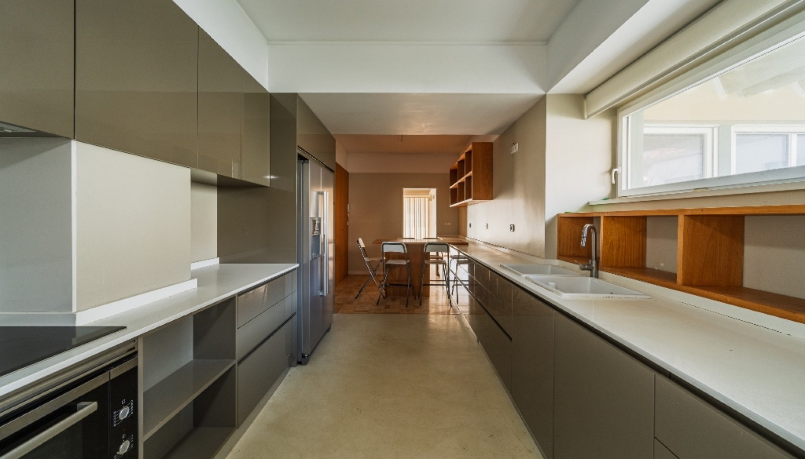 Apartment with balcony to rent in Passeio Alegre in Porto, Portugal_359729