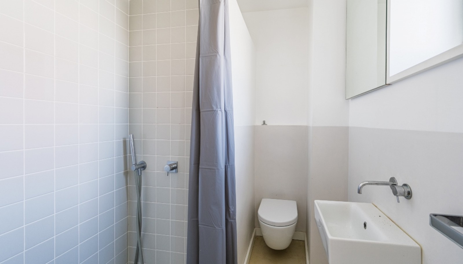 Apartment with balcony to rent in Passeio Alegre in Porto, Portugal_359735