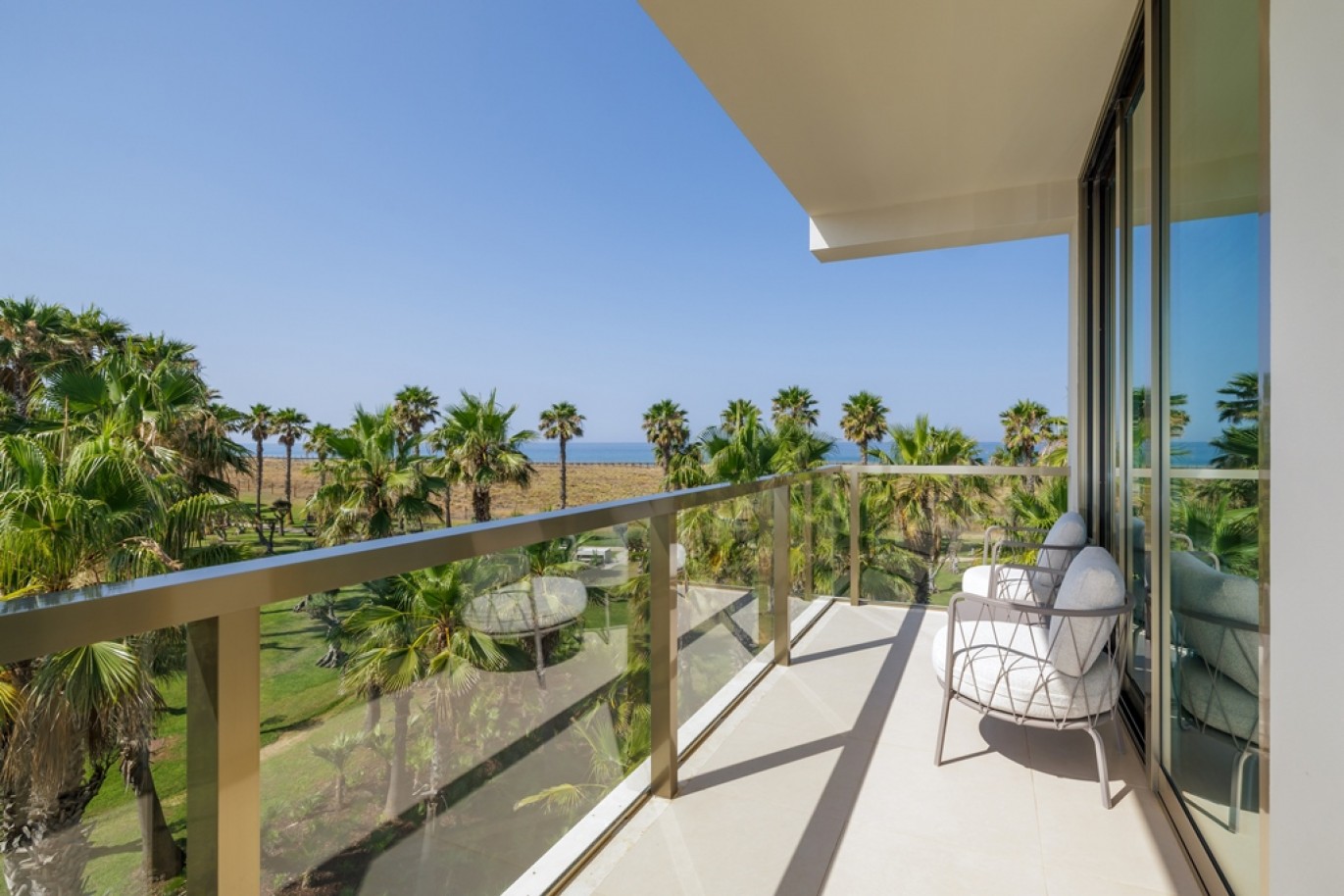 Apartamento T3 à venda com acesso direto à praia dos Salgados, Algarve_359792
