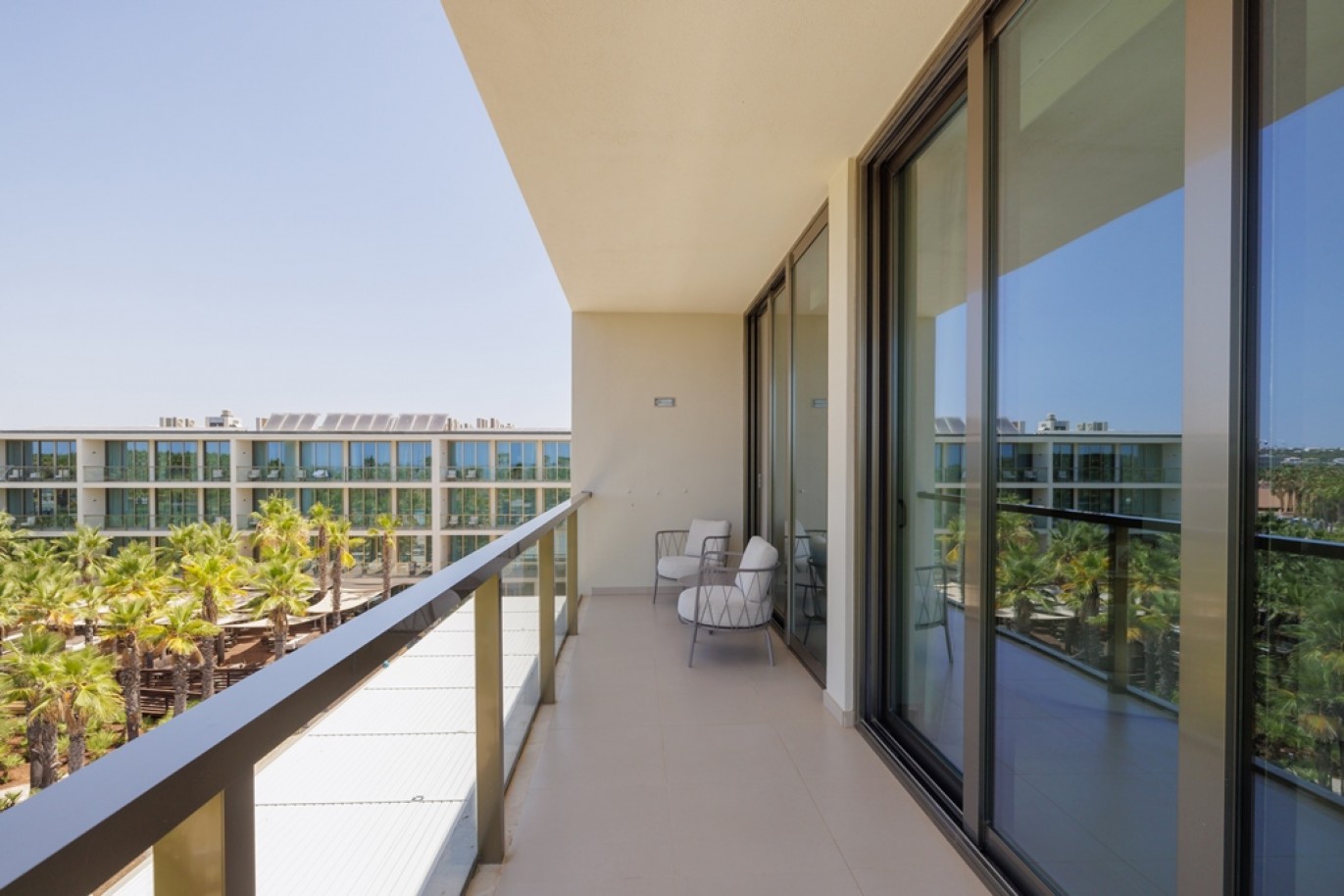 Apartamento T3 à venda com acesso direto à praia dos Salgados, Algarve_359801