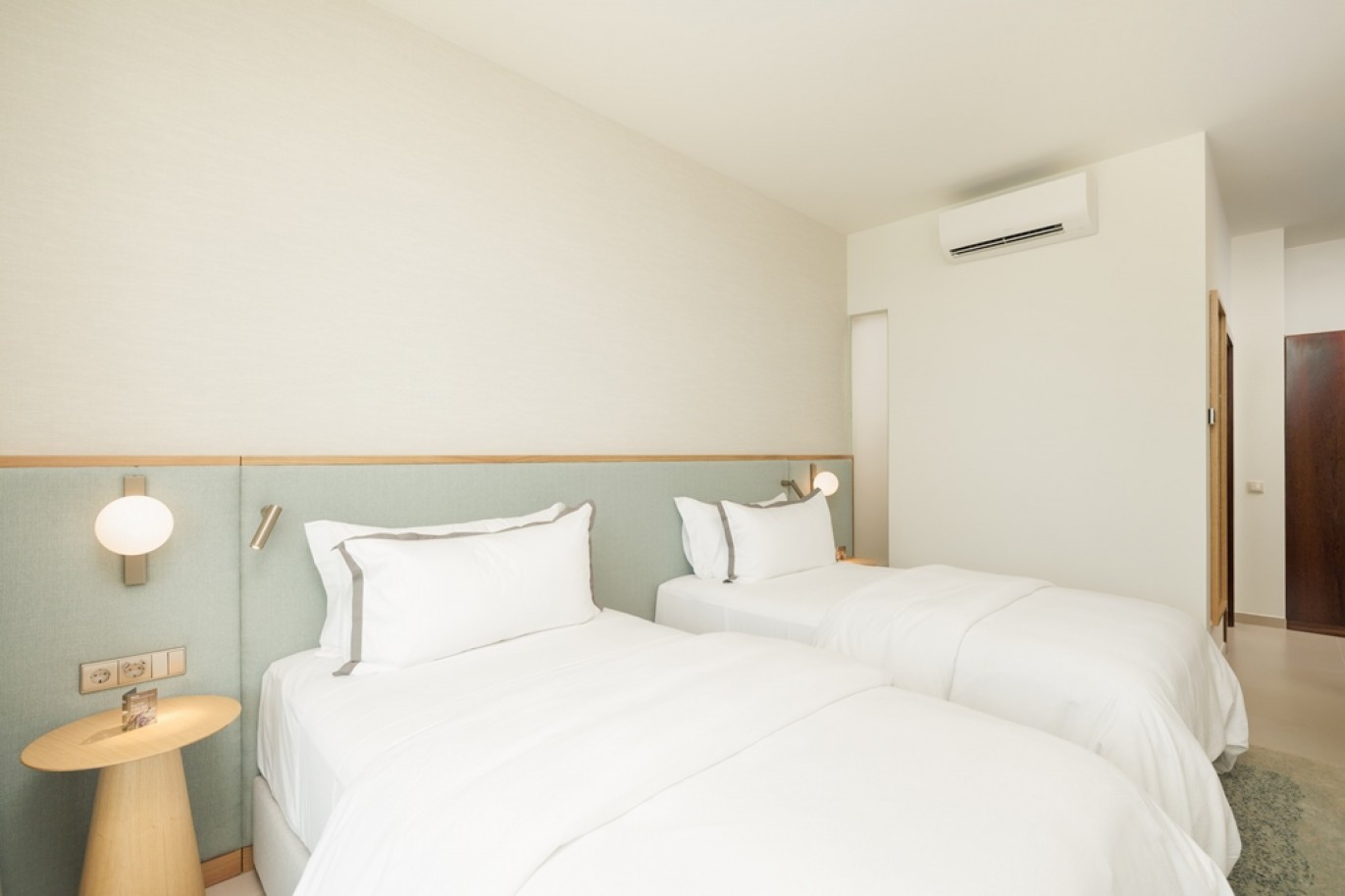 Apartamento T3 à venda com acesso direto à praia dos Salgados, Algarve_359807
