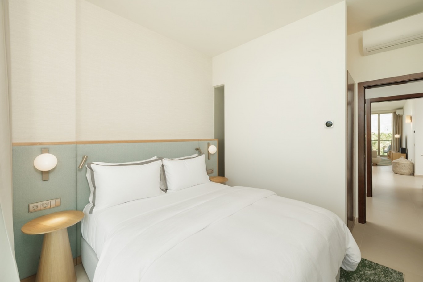 Apartamento T1+1 à venda com acesso direto à praia dos Salgados, Algarve_360322