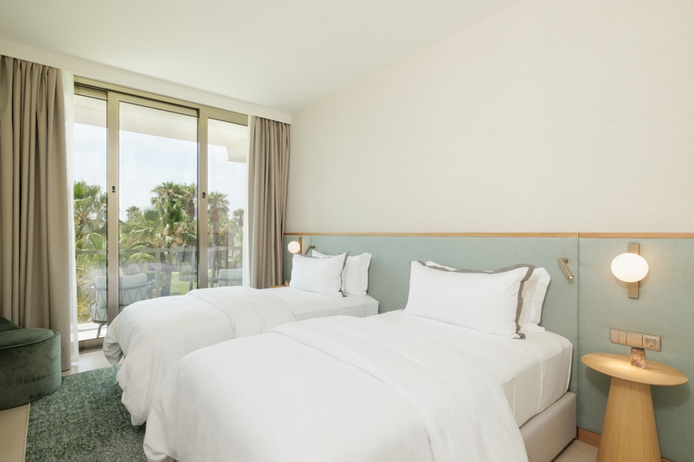 Apartamento T1+1 à venda com acesso direto à praia dos Salgados, Algarve_360456