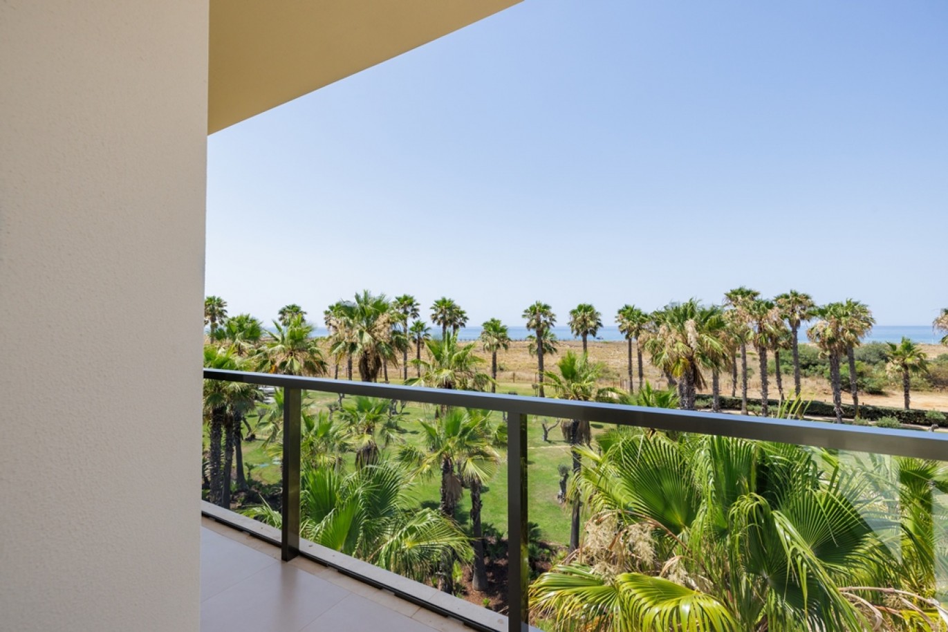 Apartamento T1+1 à venda com acesso direto à praia dos Salgados, Algarve_360462