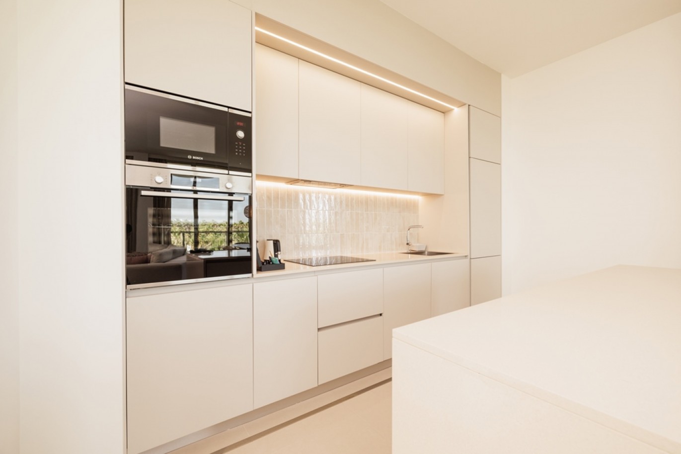 Apartamento T3 à venda com acesso direto à praia dos Salgados, Algarve_360985