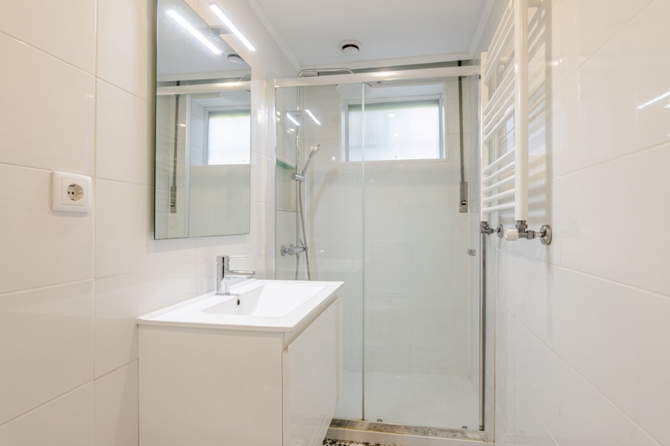 Villa with garden and pool for sale in Leça da Palmeira, Portugal_361626