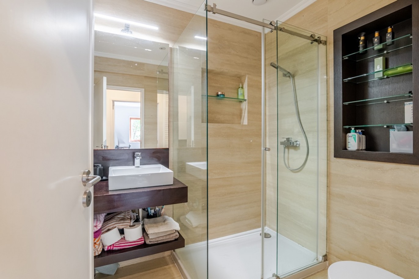 Villa with garden and pool for sale in Leça da Palmeira, Portugal_361649