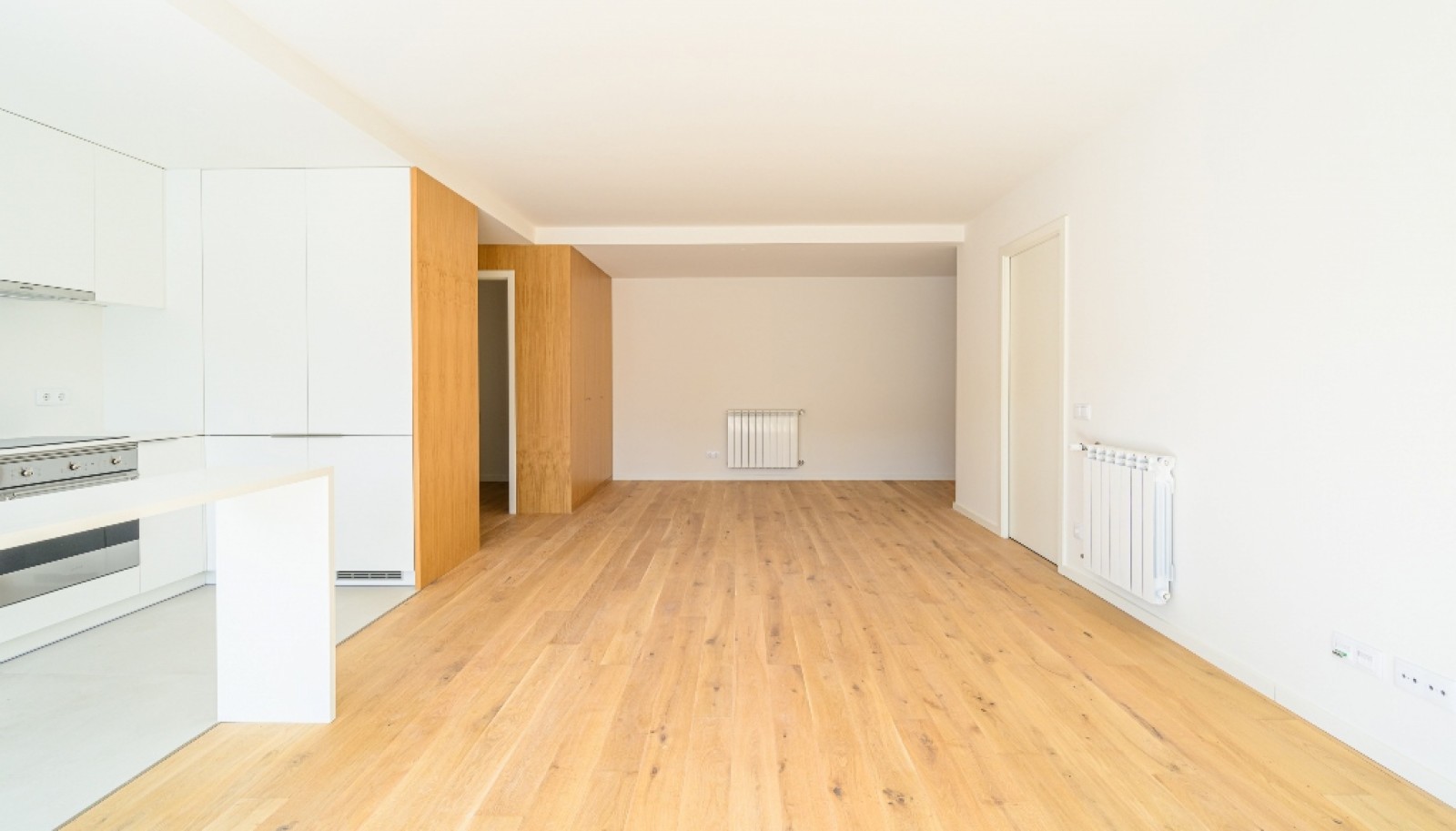 New three-bedroom apartment with balconies for sale in Porto, Portugal_361802