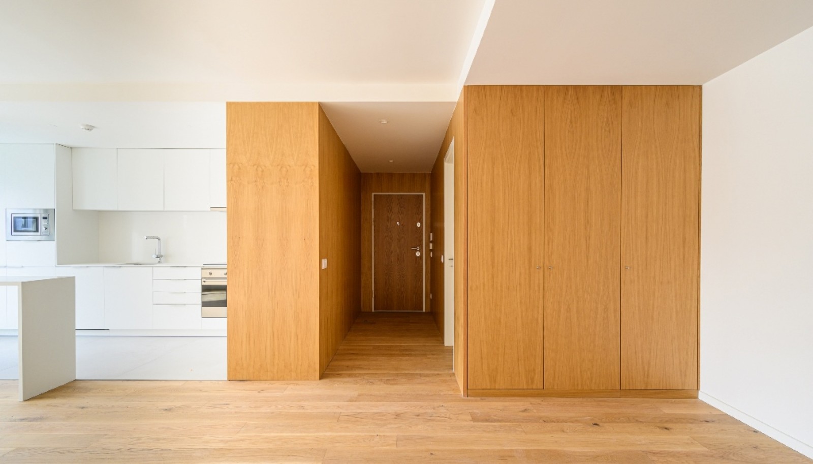 New three-bedroom apartment with balconies for sale in Porto, Portugal_361807