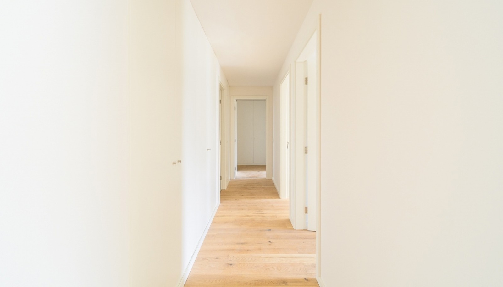 New three-bedroom apartment with balconies for sale in Porto, Portugal_361808