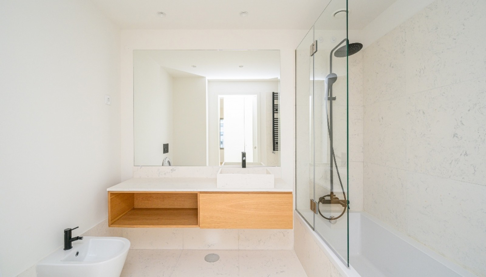 New three-bedroom apartment with balconies for sale in Porto, Portugal_361810