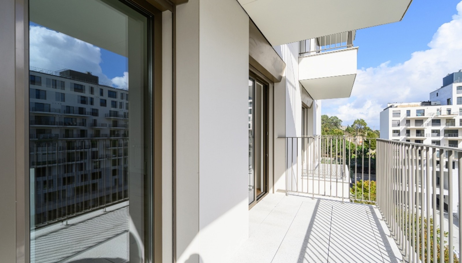 New three-bedroom apartment with balconies for sale in Porto, Portugal_361811