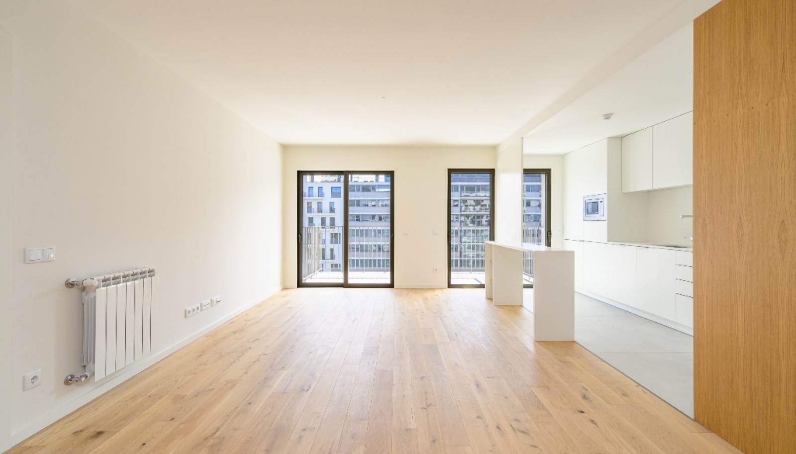 New three-bedroom apartment with balconies for sale in Porto, Portugal_361812