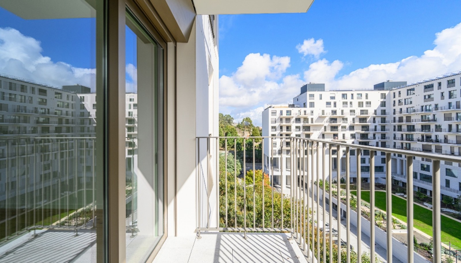 New three-bedroom apartment with balconies for sale in Porto, Portugal_361814