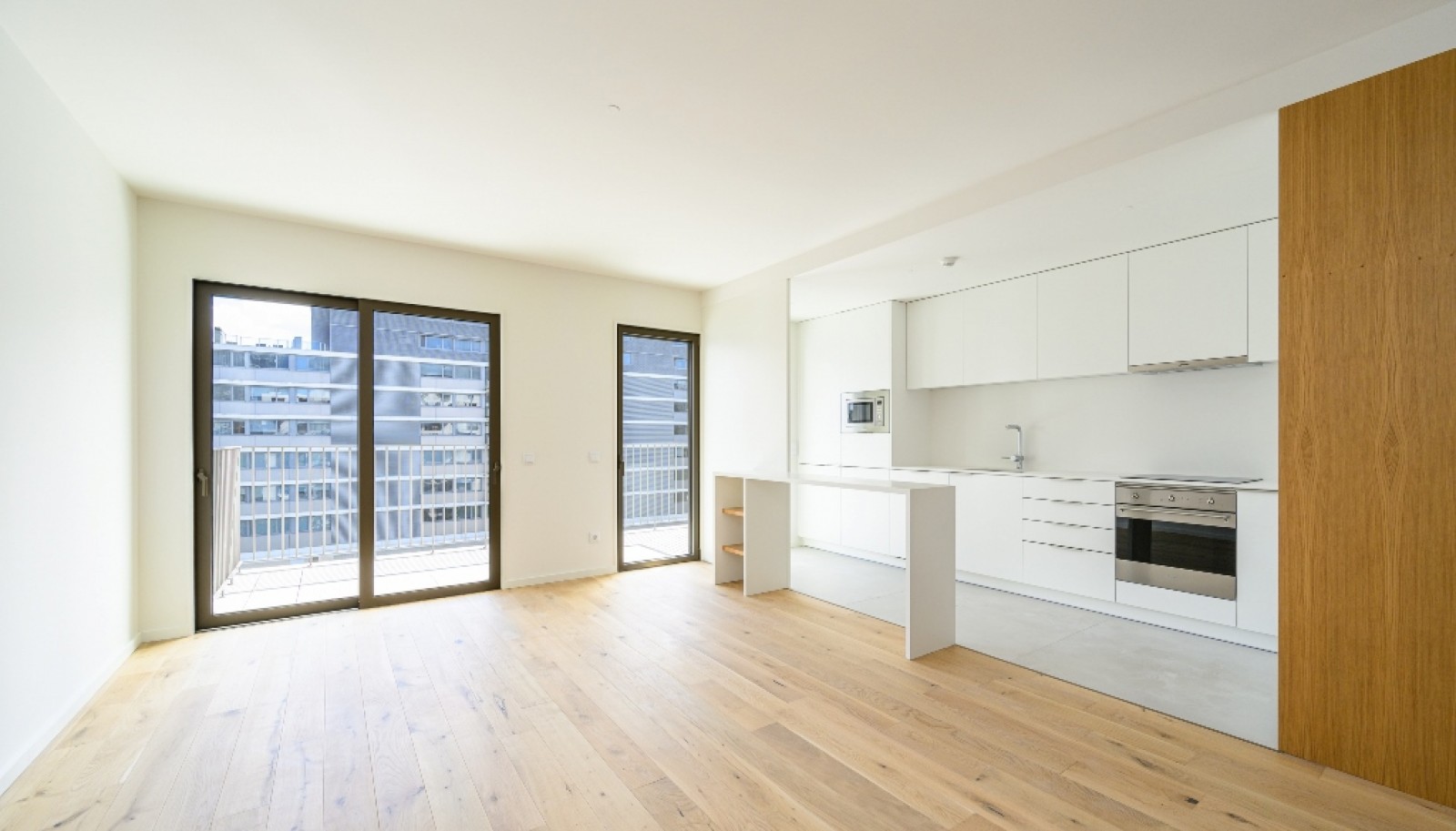 New three-bedroom apartment with balconies for sale in Porto, Portugal_361821