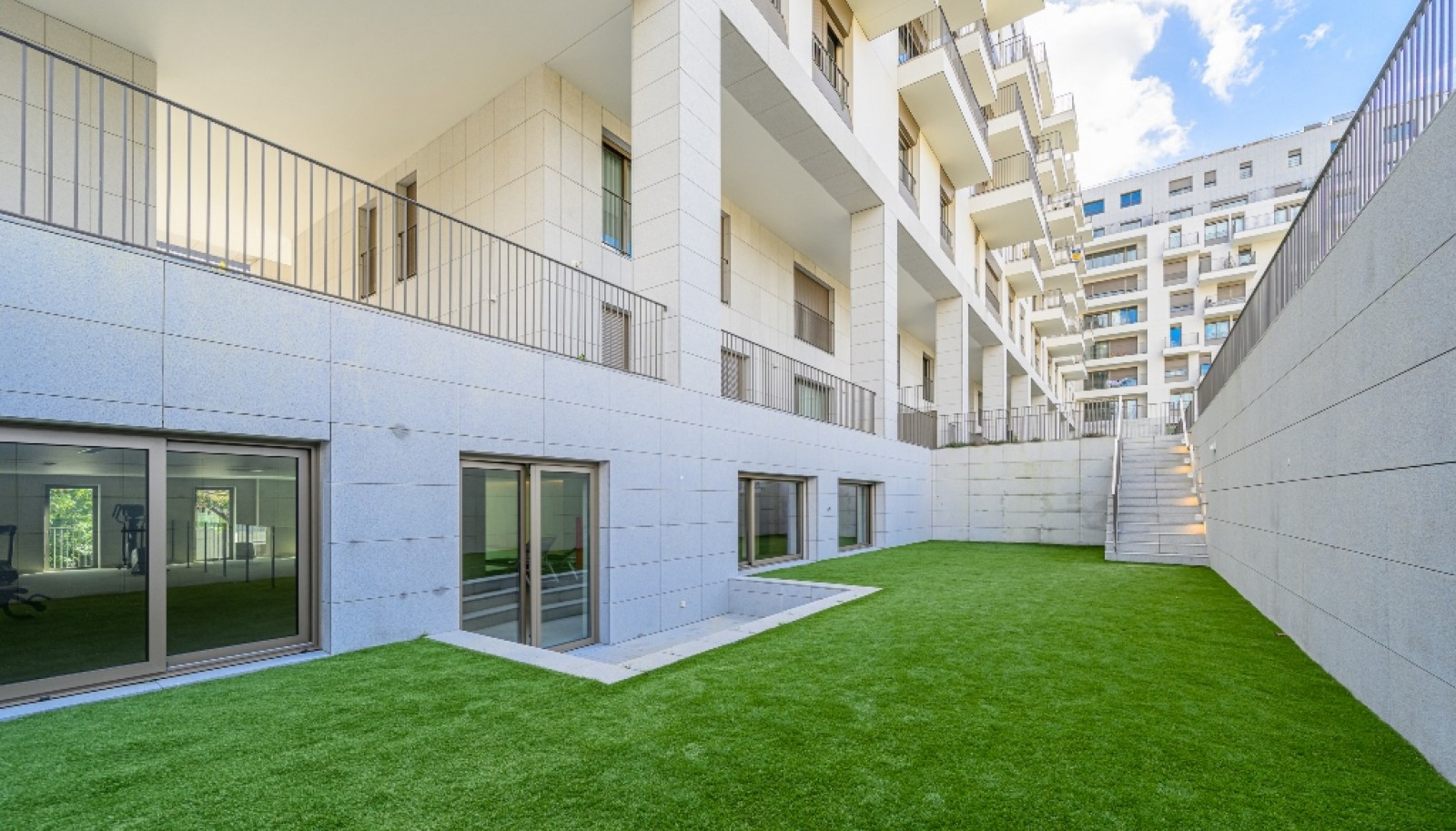 New three-bedroom apartment with balconies for sale in Porto, Portugal_361827