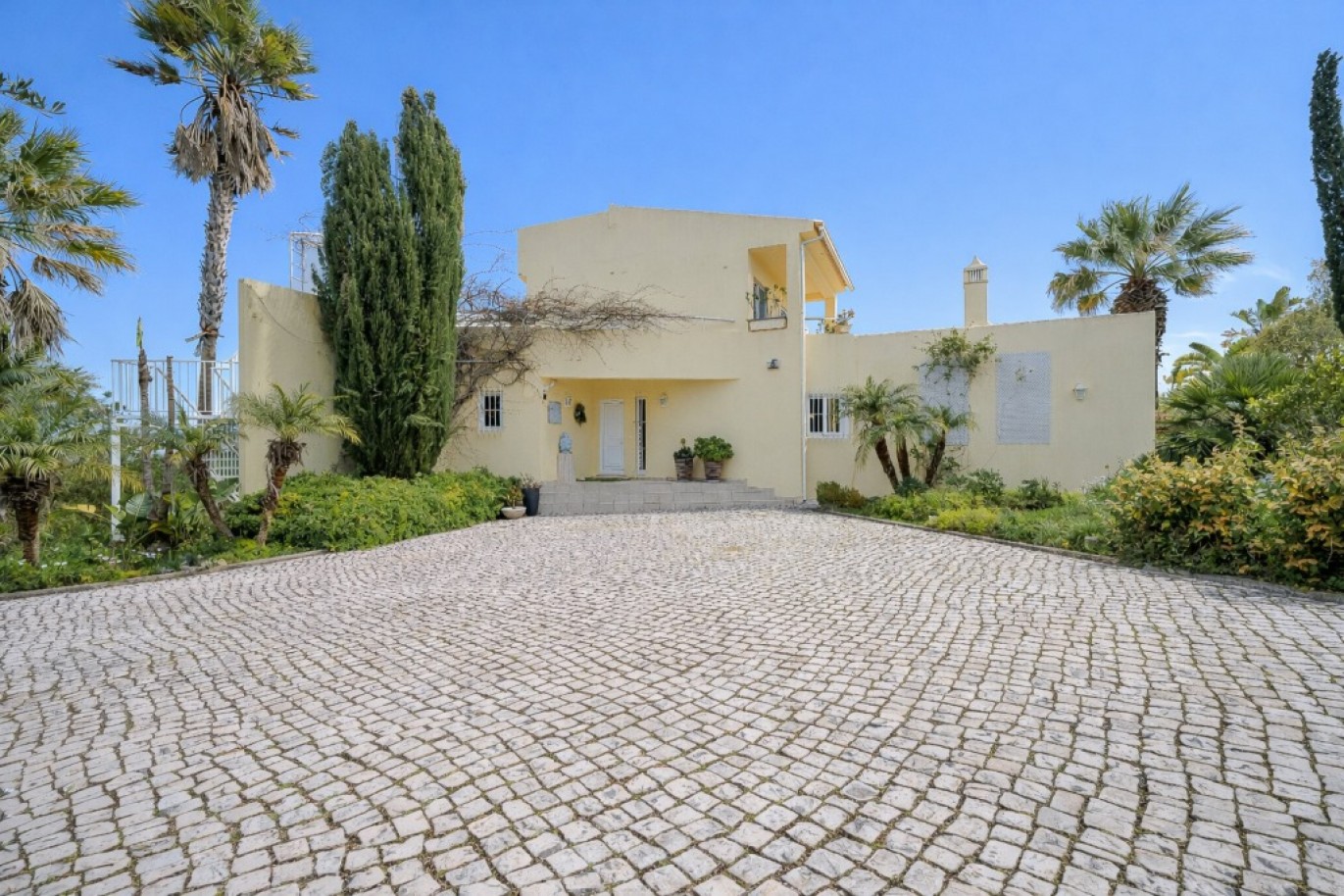 Fantastic 4-bedroom Villa with pool for sale Lagos, Algarve, Portugal_361910