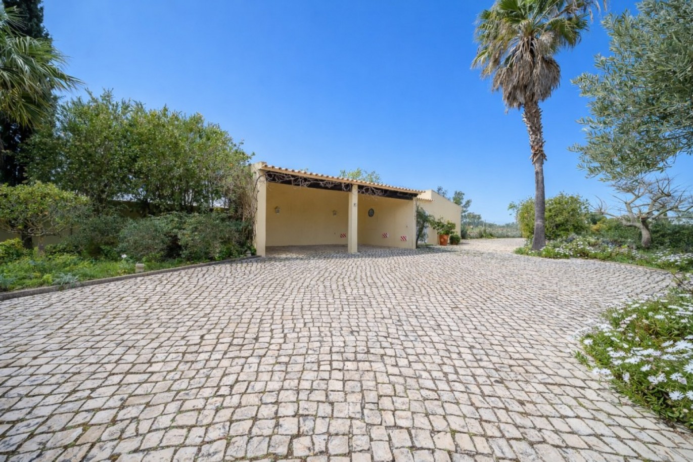 Fantastic 4-bedroom Villa with pool for sale Lagos, Algarve, Portugal_361912