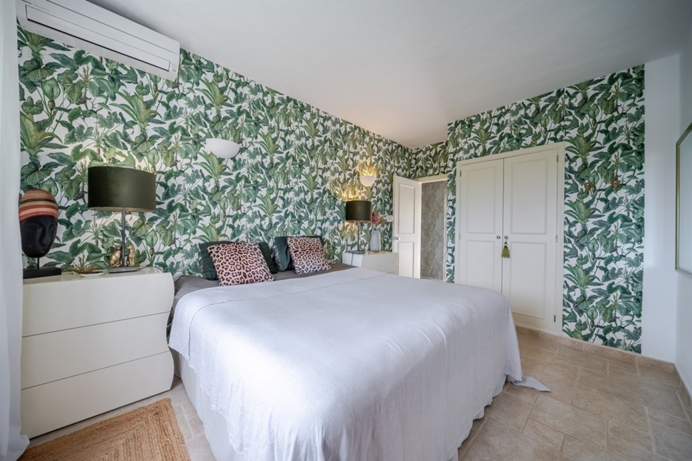 Fantastic 4-bedroom Villa with pool for sale Lagos, Algarve, Portugal_361918