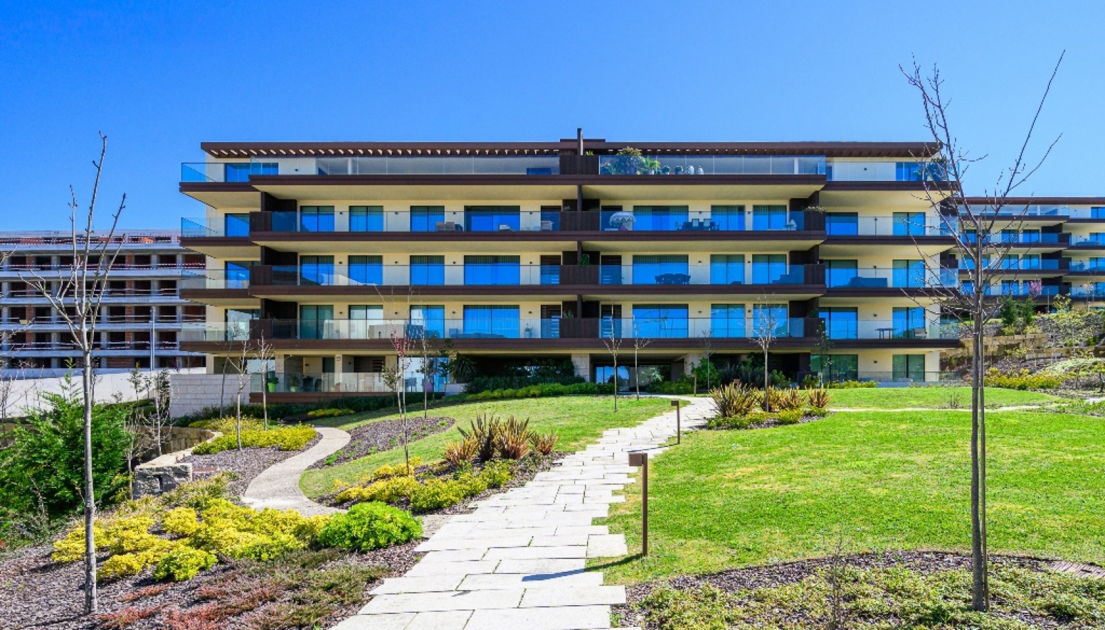 Apartment with balconies in exclusive condominium in Gaia, Portugal_361997
