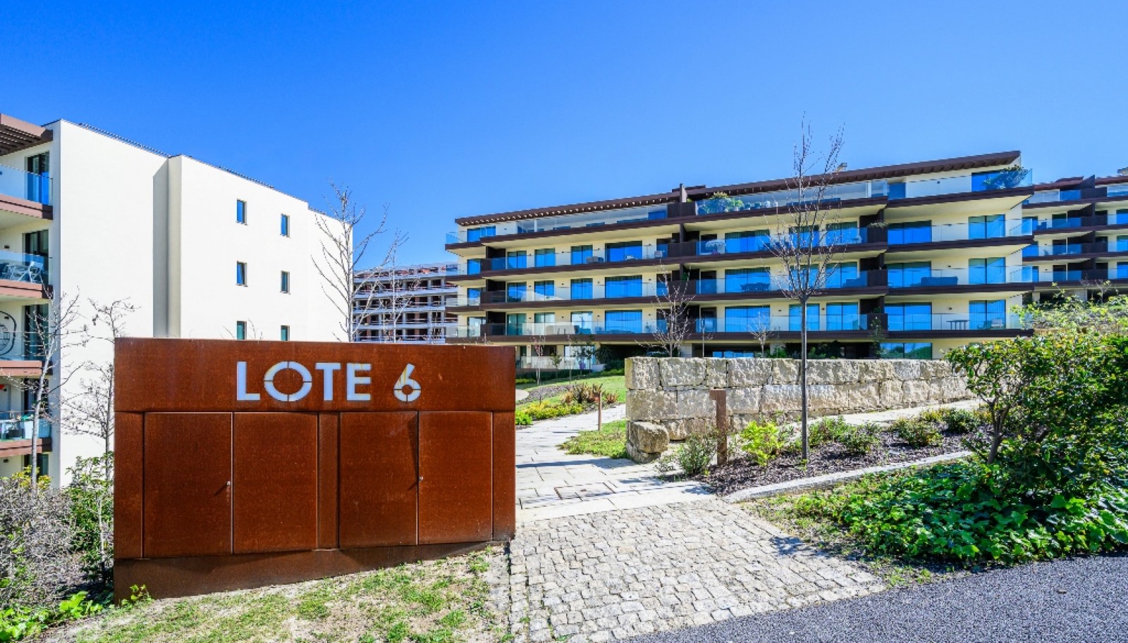Apartment with balconies in exclusive condominium in Gaia, Portugal_361998