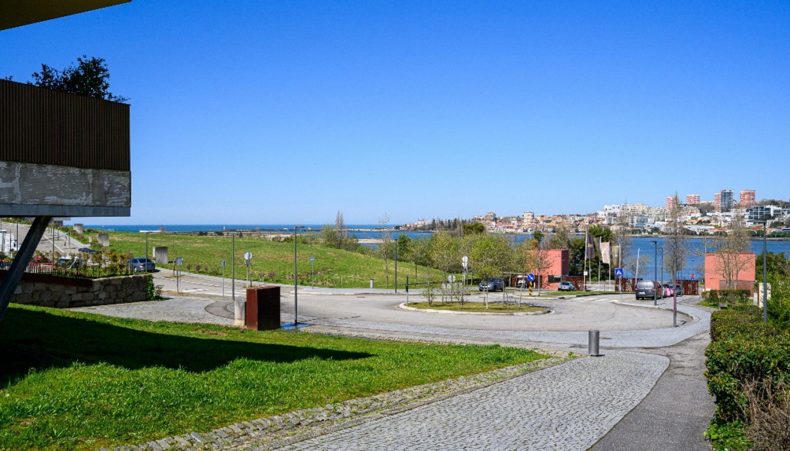 Apartment with balconies in exclusive condominium in Gaia, Portugal_361999