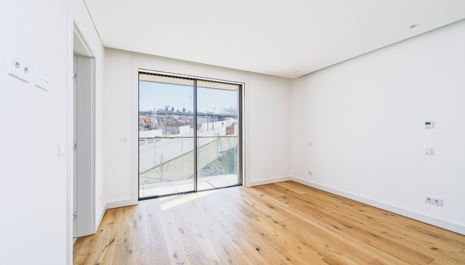 Apartment with balconies in exclusive condominium in Gaia, Portugal_362003