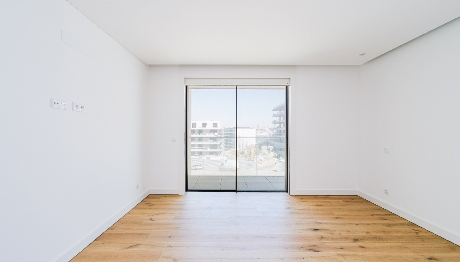 Apartment with balconies in exclusive condominium in Gaia, Portugal_362013