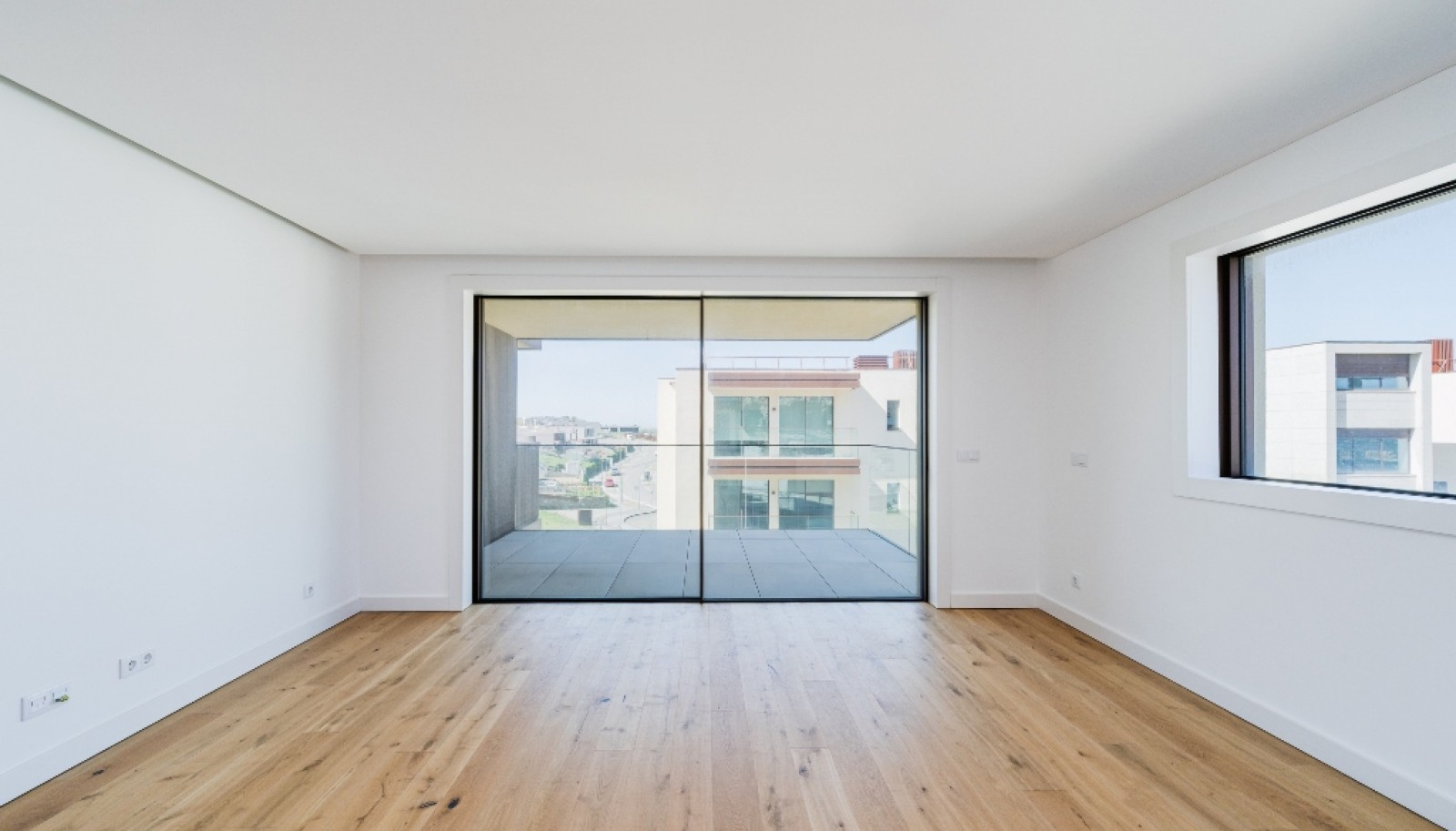 Apartment with balconies in exclusive condominium in Gaia, Portugal_362020