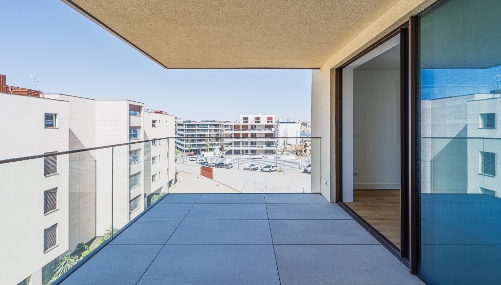 Apartment with balconies in exclusive condominium in Gaia, Portugal_362022