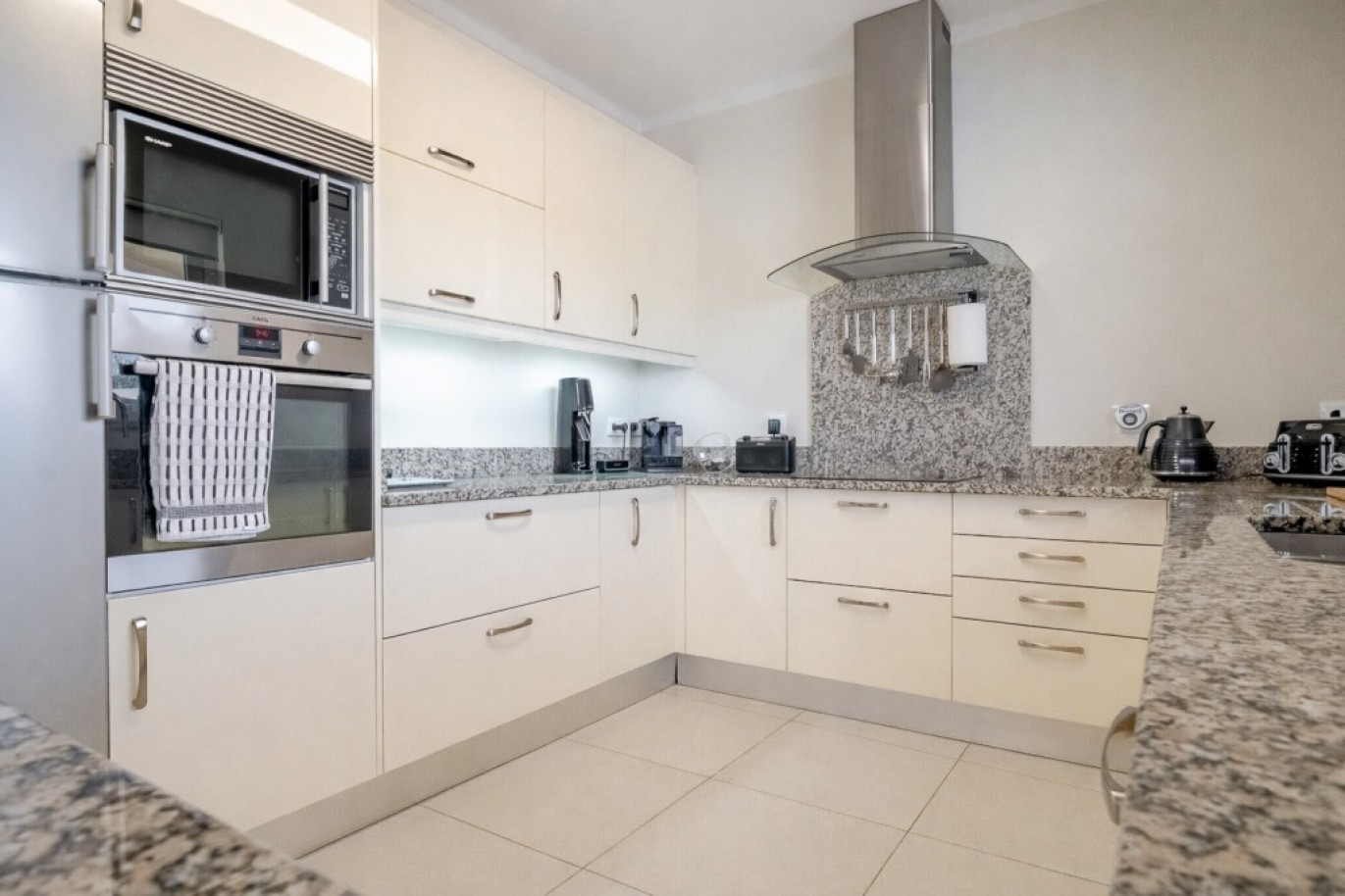 Villa de 5 dormitorios con piscina en venta en Guia, Algarve, Portugal_362569