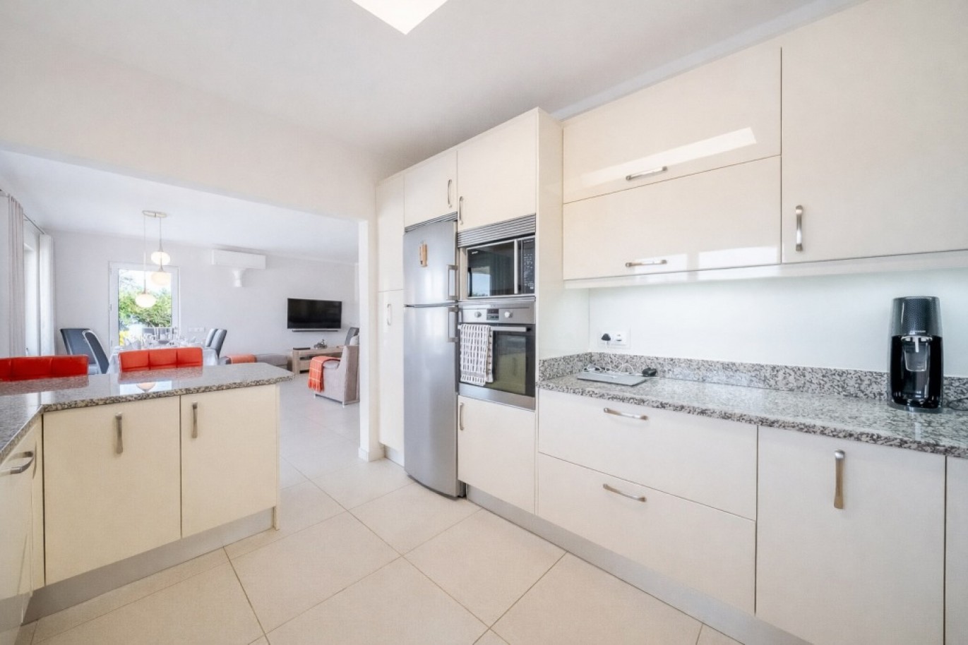 Villa de 5 dormitorios con piscina en venta en Guia, Algarve, Portugal_362571