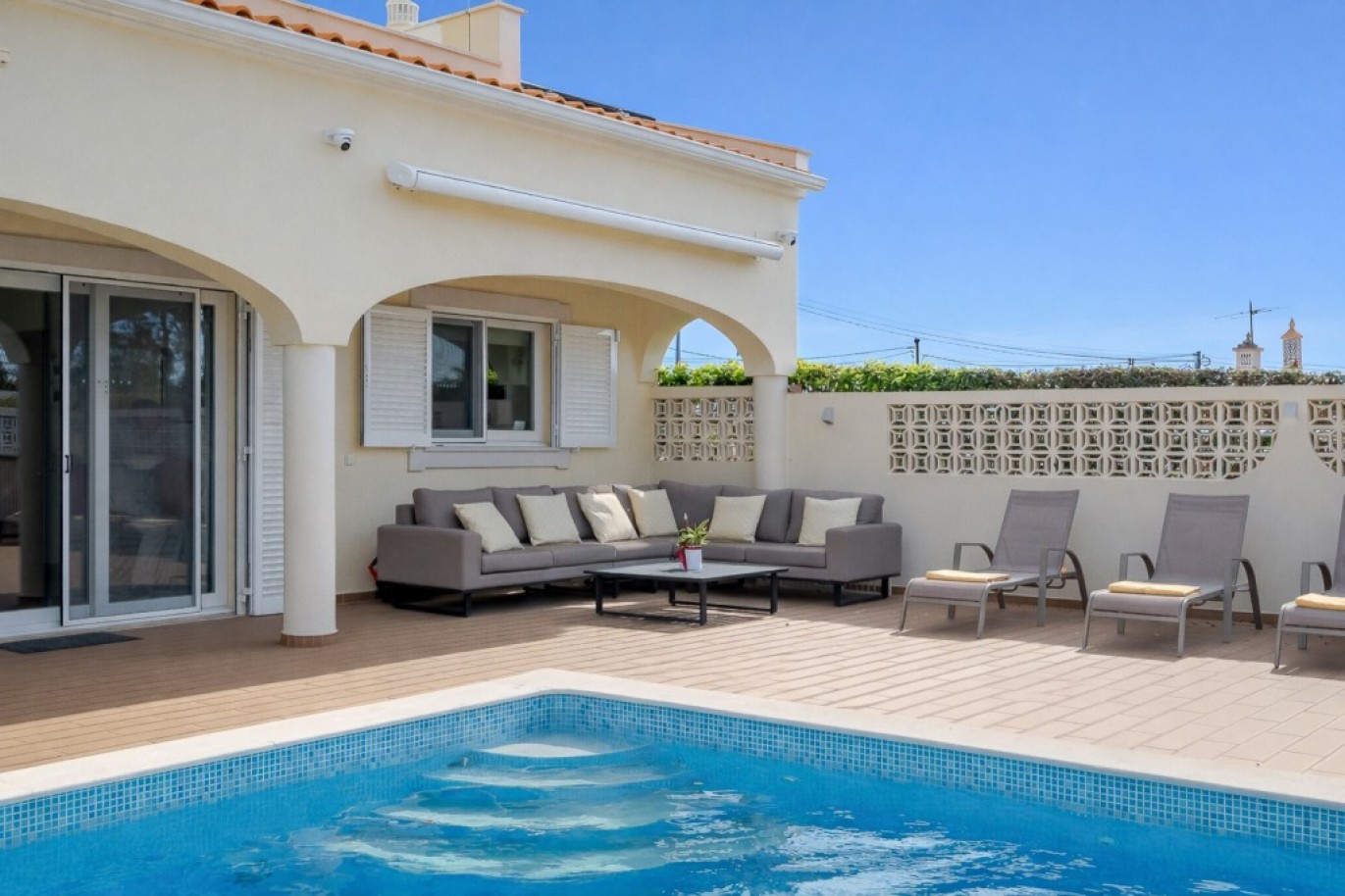 Villa de 5 dormitorios con piscina en venta en Guia, Algarve, Portugal_362587