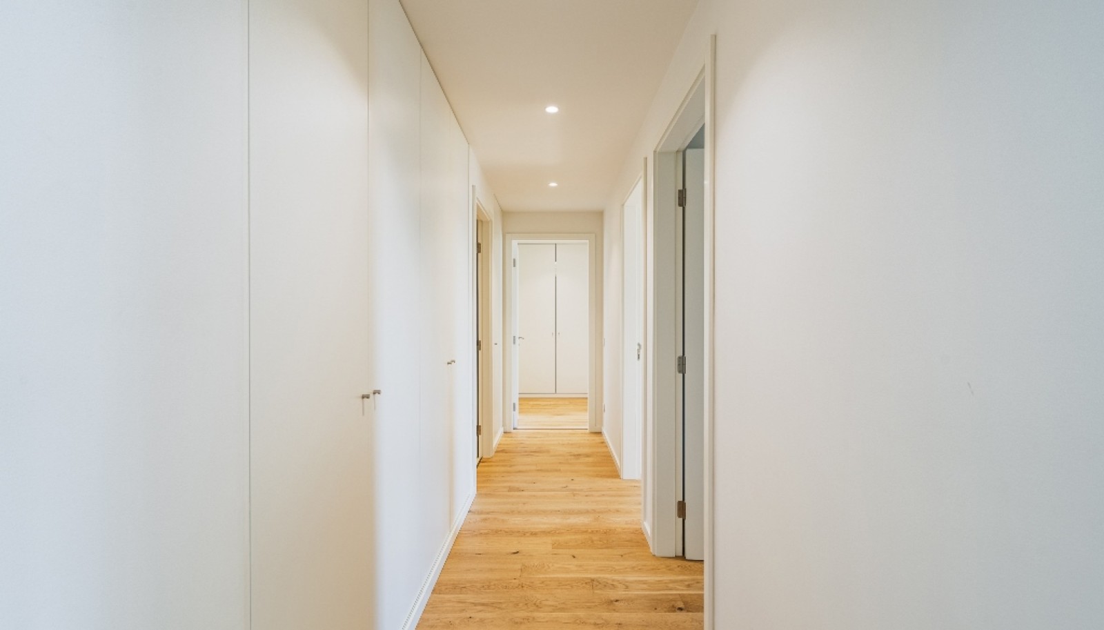 New 3 bedroom apartment with balconies for sale in Porto, Portugal_362850