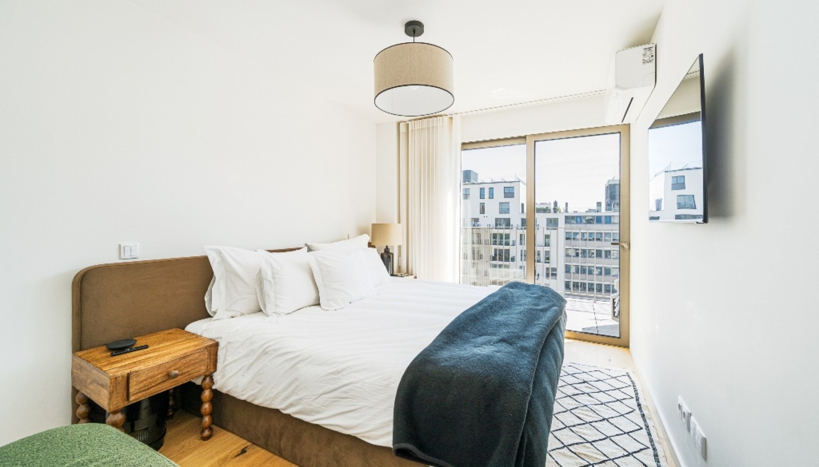 New 3 bedroom apartment with balconies for sale in Porto, Portugal_362858