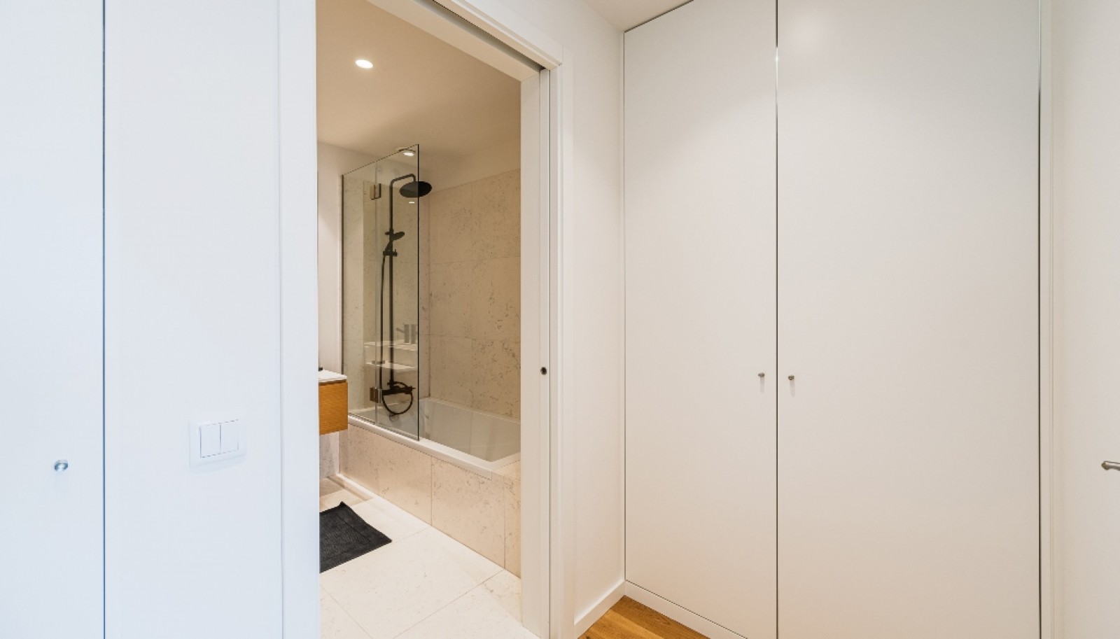 New 3 bedroom apartment with balconies for sale in Porto, Portugal_362860