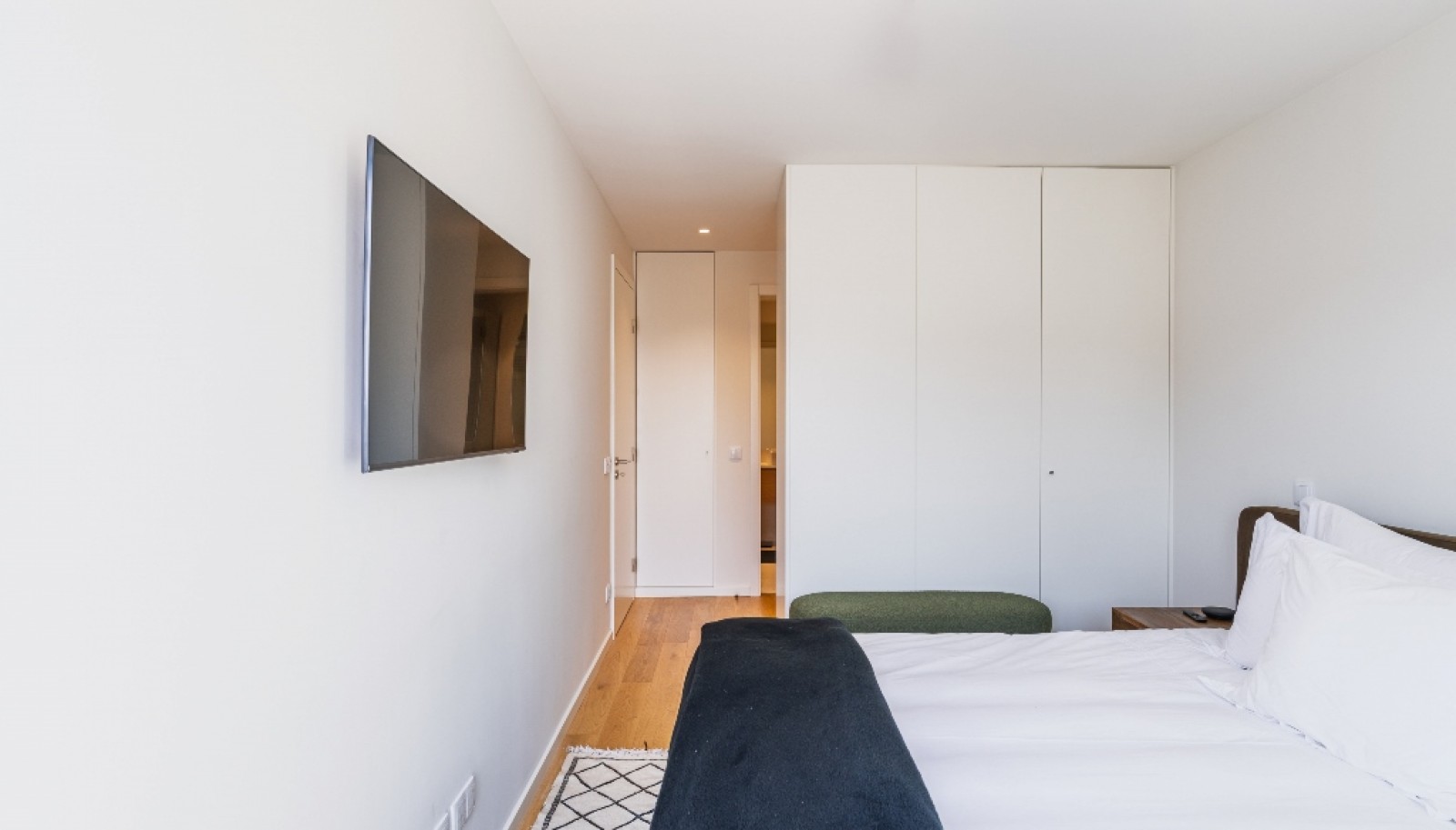 New 3 bedroom apartment with balconies for sale in Porto, Portugal_362864