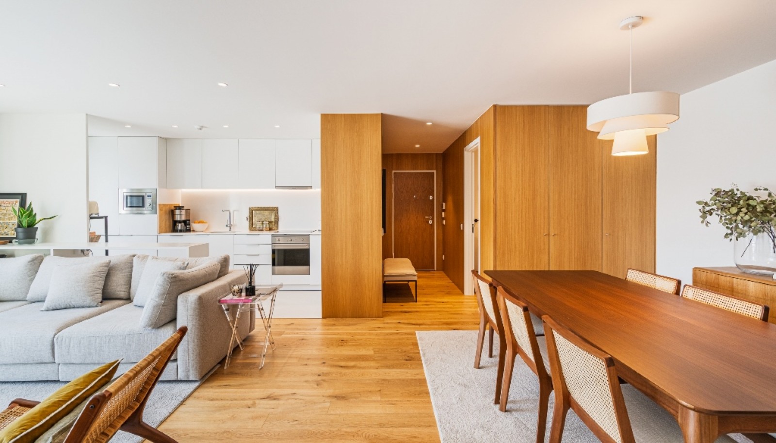 New 3 bedroom apartment with balconies for sale in Porto, Portugal_362870