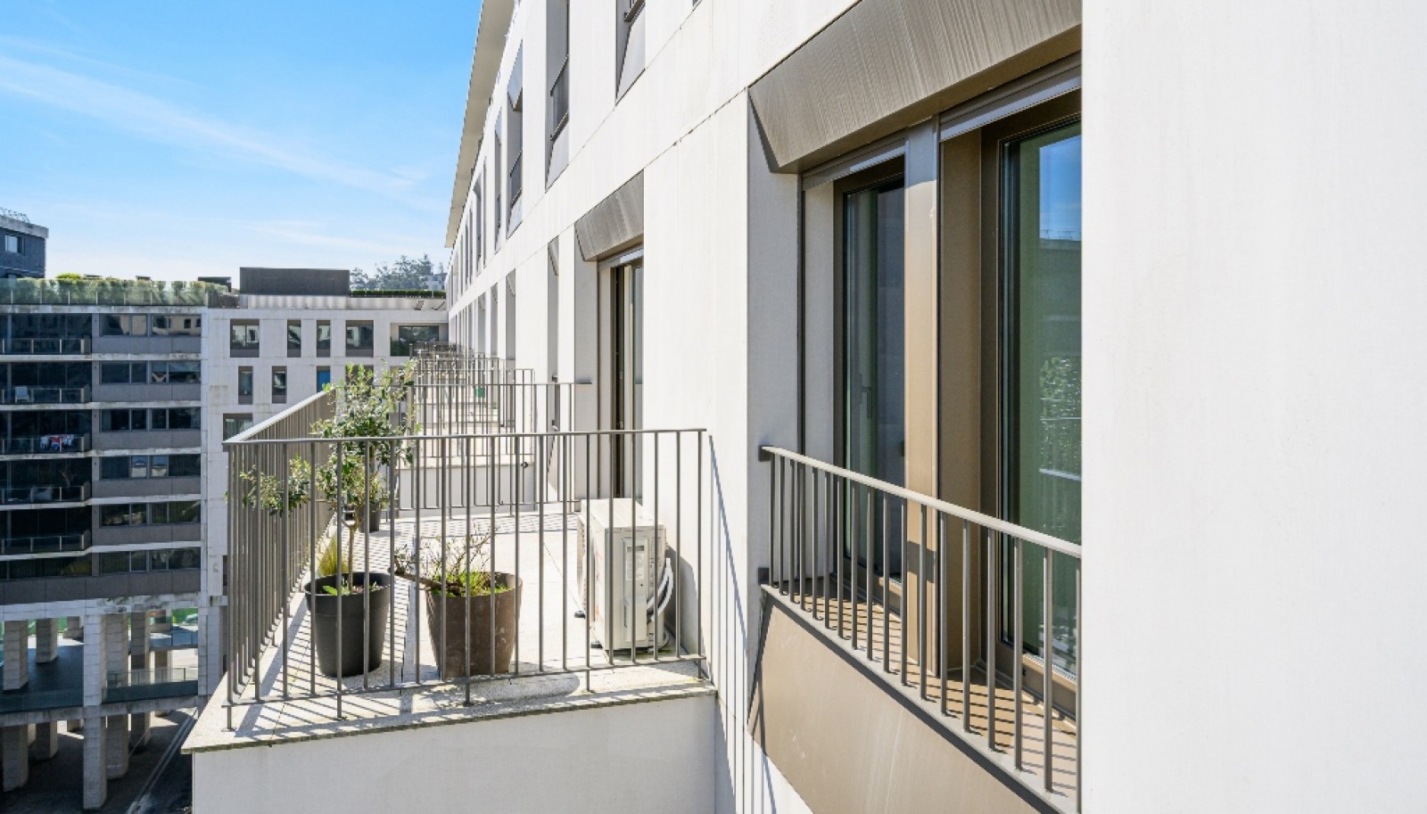 New 3 bedroom apartment with balconies for sale in Porto, Portugal_362872